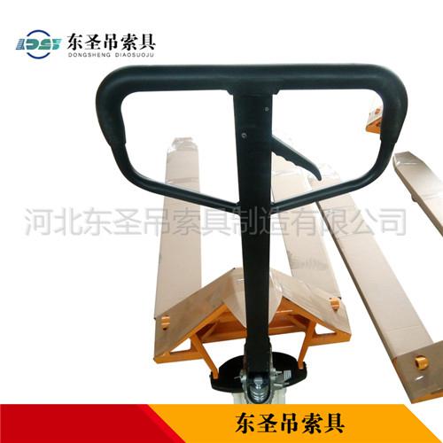 手動(dòng)叉車(chē)物資卸車(chē)應(yīng)用