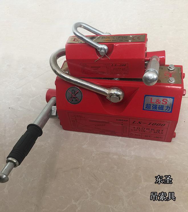 磁力吊兩臺(tái)運(yùn)輸較大圓鋼