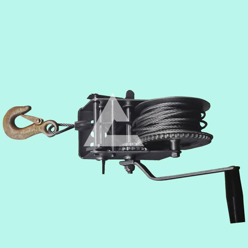 小型手搖卷揚(yáng)機(jī)用于救援作業(yè)