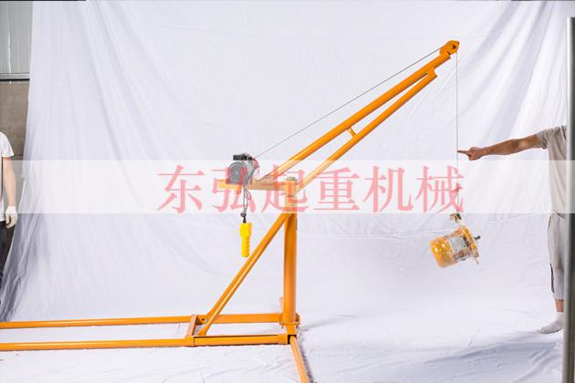 建筑小吊機(jī)在工地吊裝時(shí)要注意7種事項(xiàng)